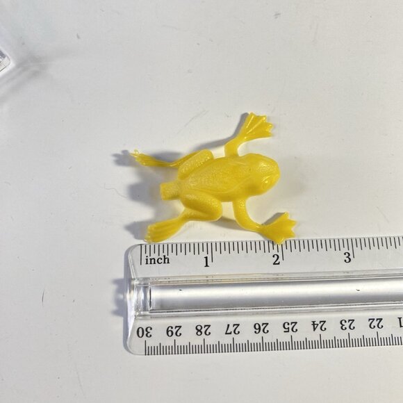Vintage Hong Kong Plastic Toy Frogs Yellow and Blue 1970s - Picture 4 of 7